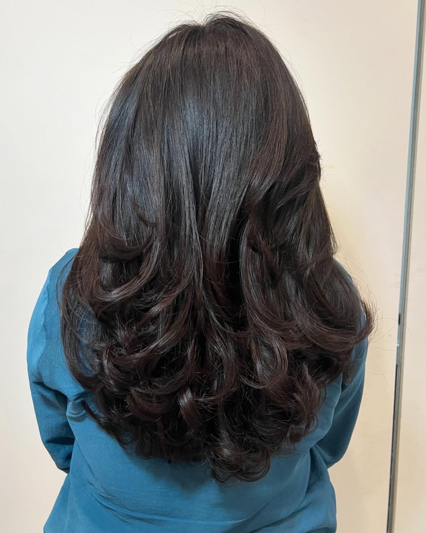 Los mejores cortes de pelo en capas para cabello largo y grueso en 2026 | Ideas para peinar el cabello 