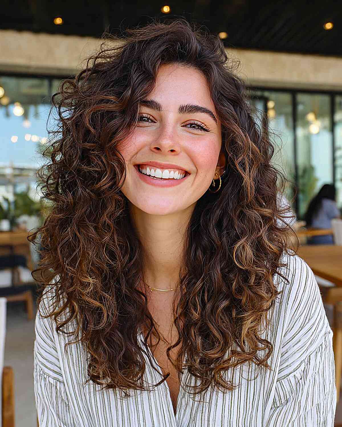 Coupes de cheveux longues et bouclées :51 idées époustouflantes et conseils de style