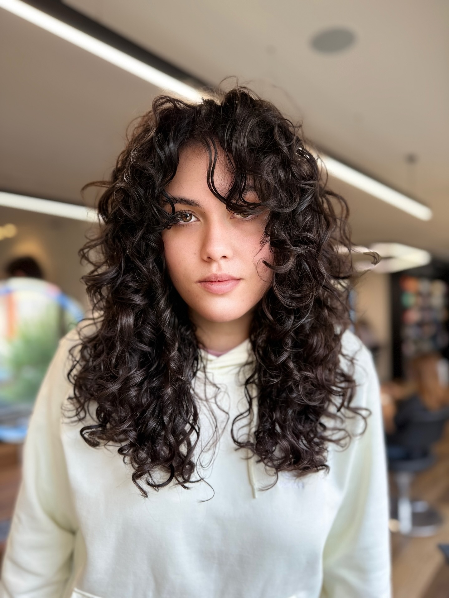 Coupes de cheveux longues et bouclées :51 idées époustouflantes et conseils de style