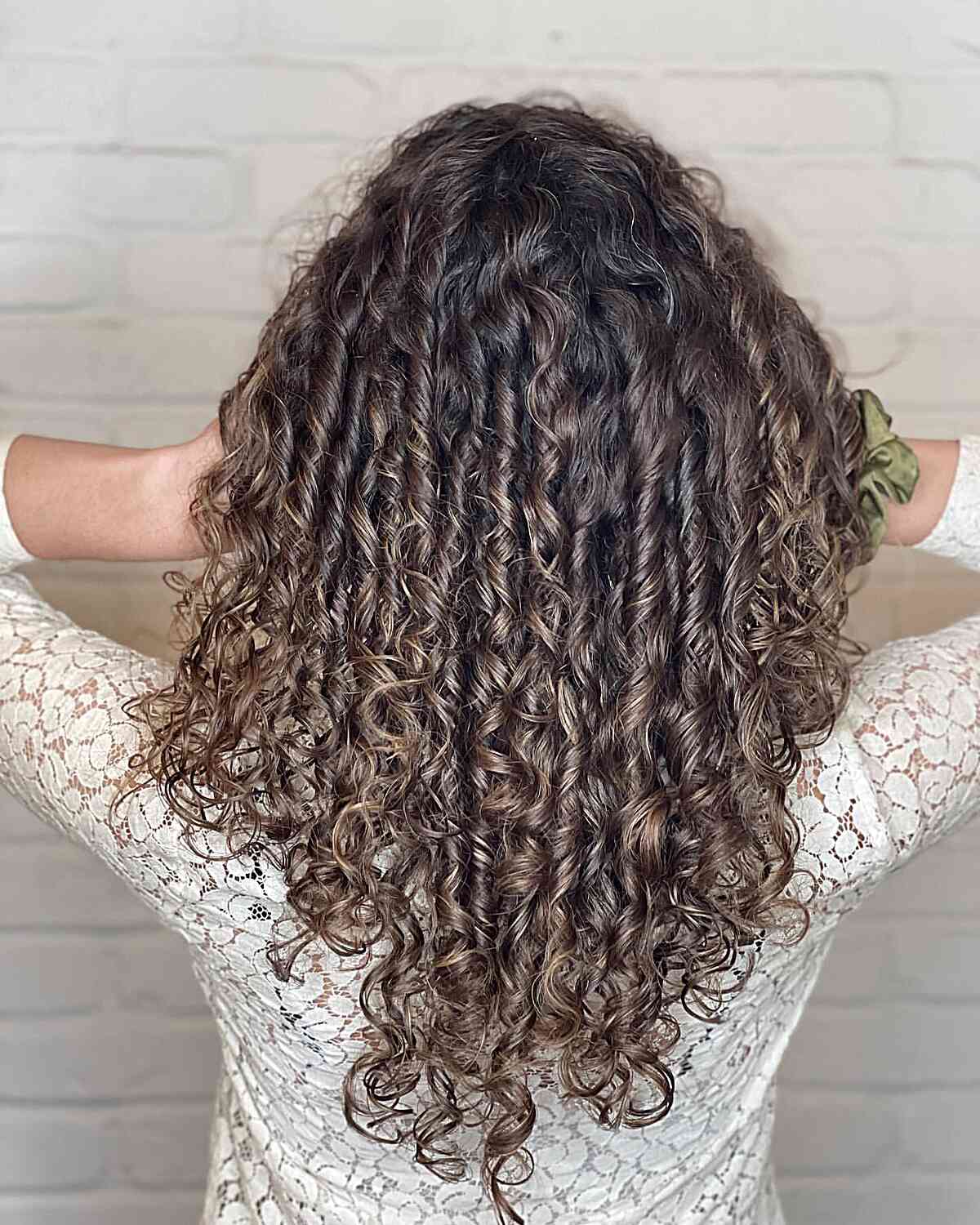 Coupes de cheveux longues et bouclées :51 idées époustouflantes et conseils de style