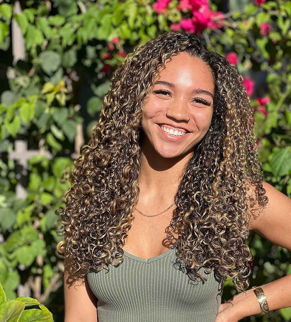 Coupes de cheveux longues et bouclées :51 idées époustouflantes et conseils de style