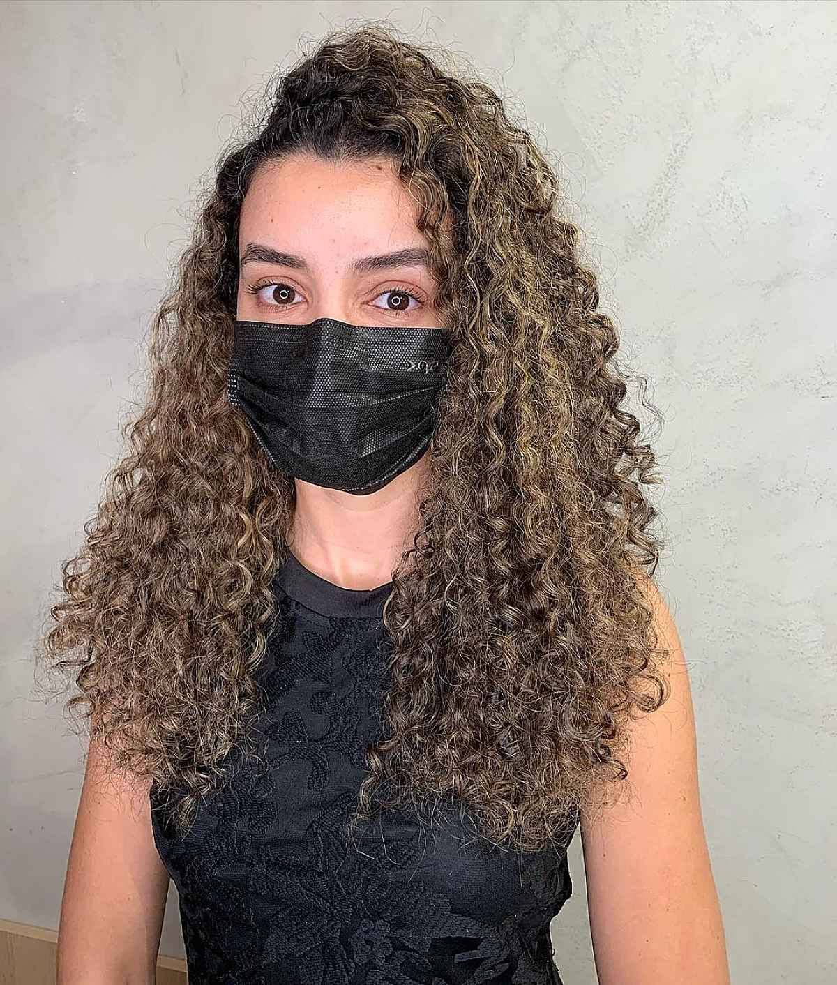 Coupes de cheveux longues et bouclées :51 idées époustouflantes et conseils de style