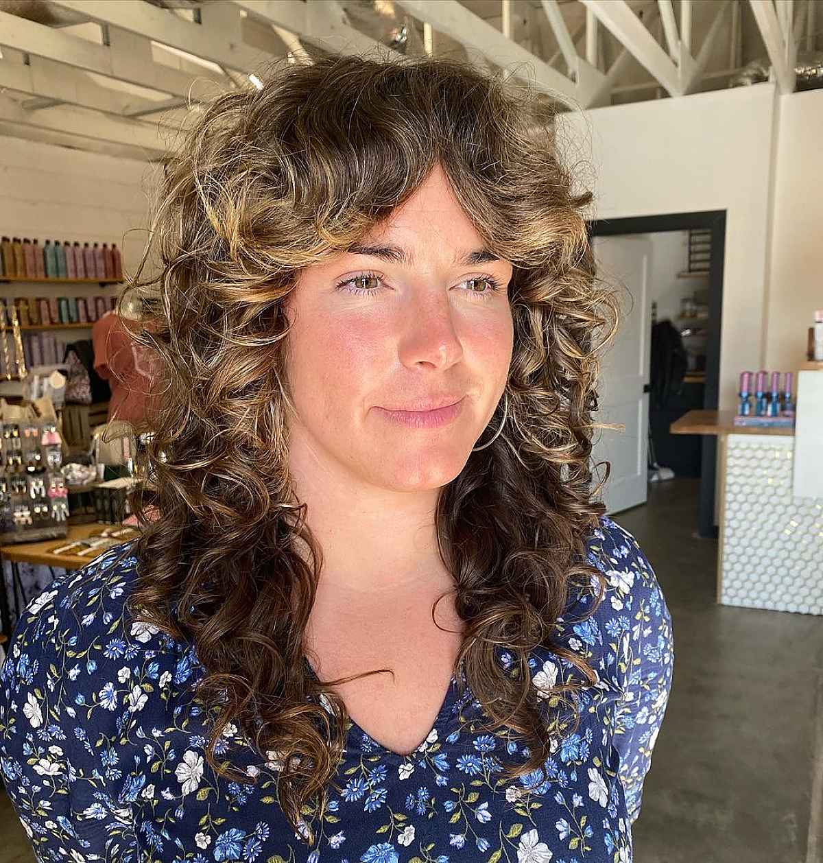Coupes de cheveux longues et bouclées :51 idées époustouflantes et conseils de style