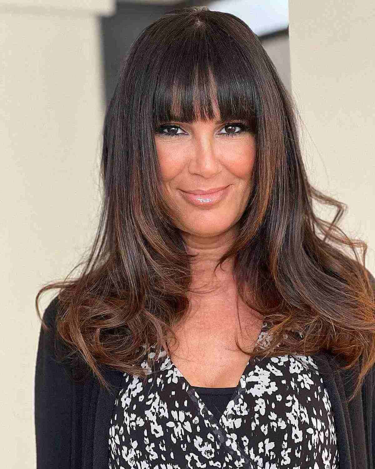Strati per incorniciare il viso per capelli lunghi:47 stili e consigli degli esperti