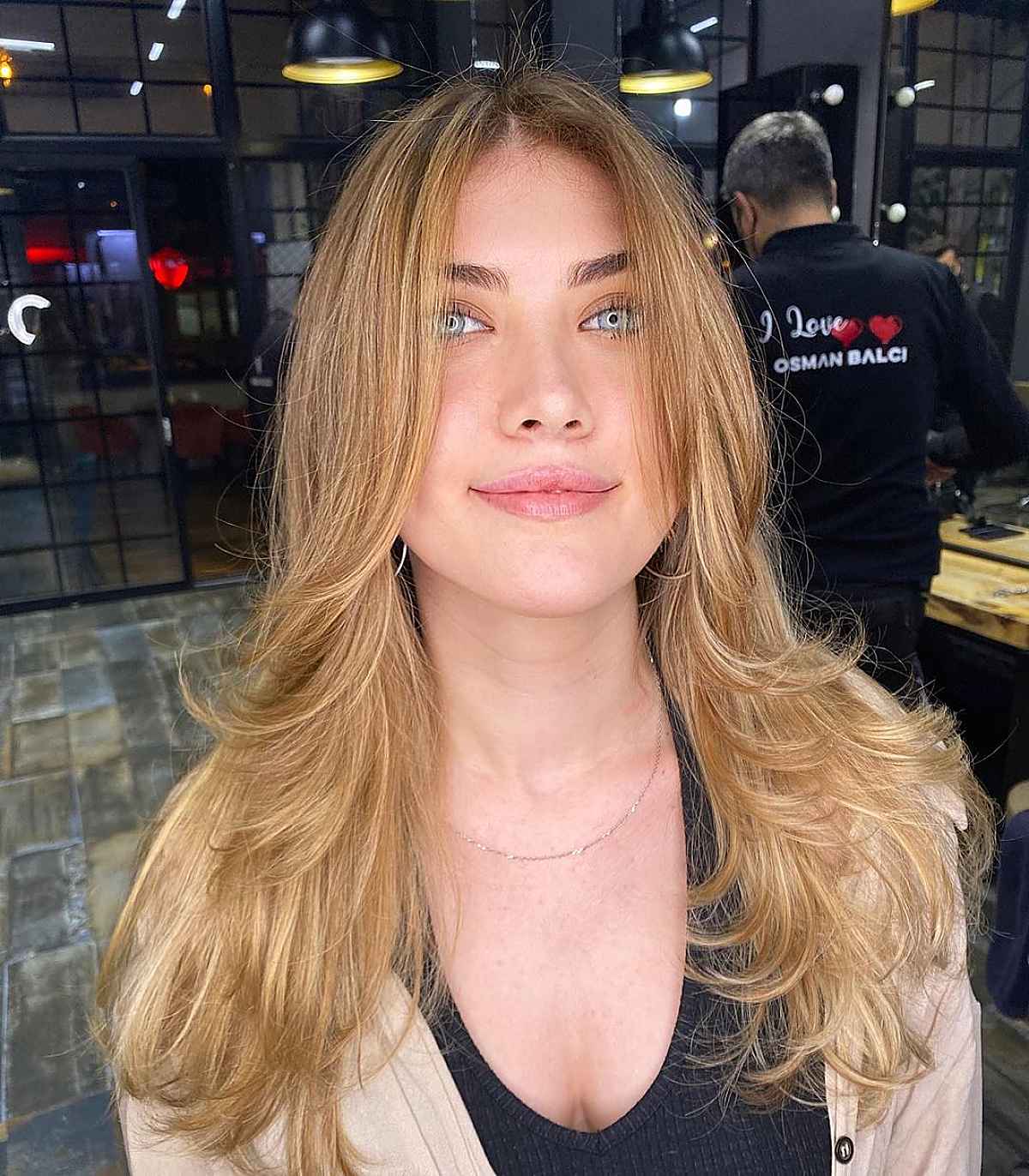 Strati per incorniciare il viso per capelli lunghi:47 stili e consigli degli esperti