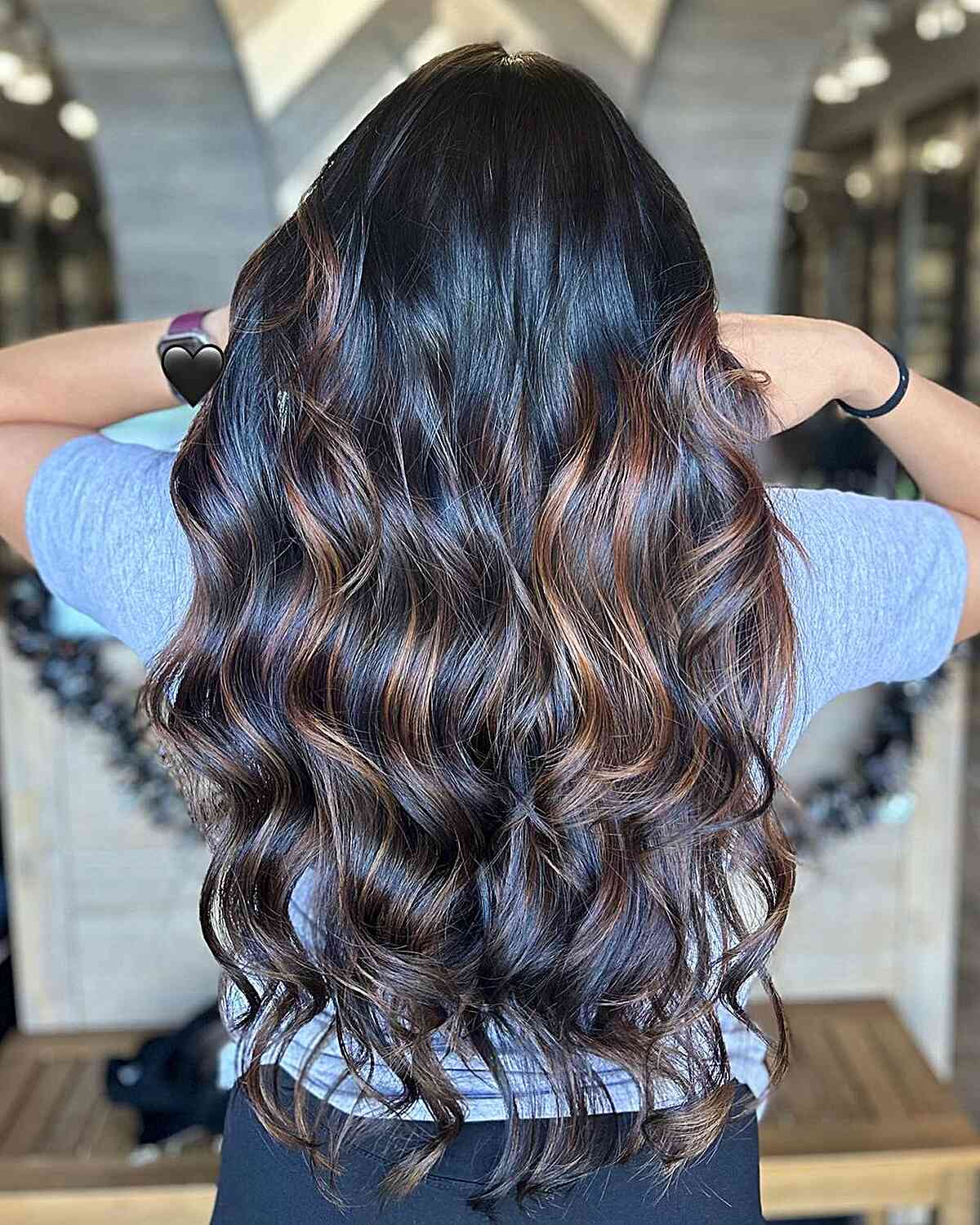 Idées et soins pour cheveux longs noirs :conseils d experts pour un look époustouflant
