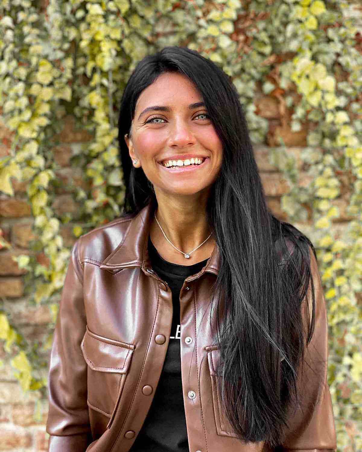 Idées et soins pour cheveux longs noirs :conseils d experts pour un look époustouflant