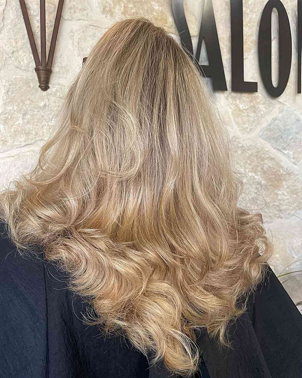 Coupes de cheveux en V :41 idées étonnantes pour un look moderne en forme de V