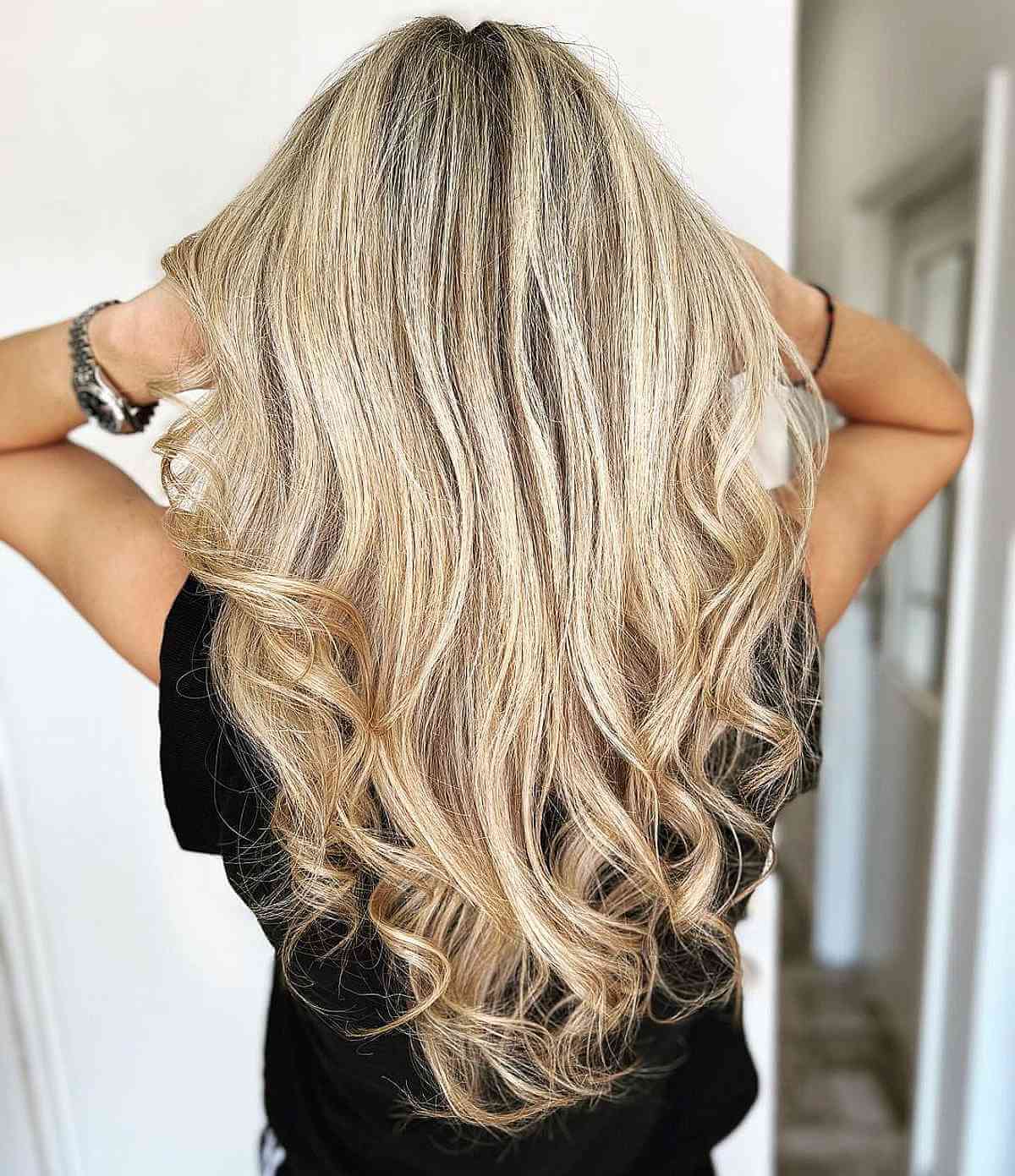 Coupes de cheveux en V :41 idées étonnantes pour un look moderne en forme de V
