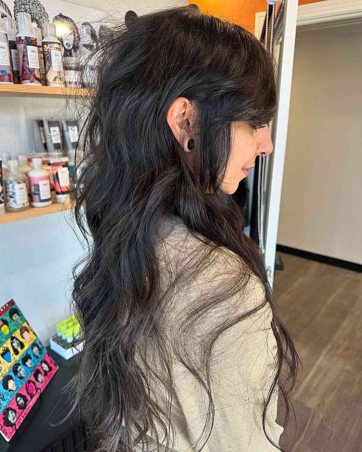 Coiffures longues et hirsutes pour cheveux épais :33 idées élégantes