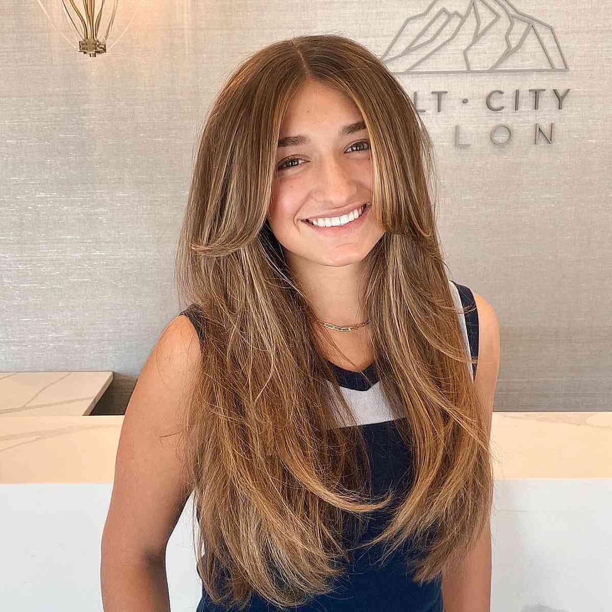 Coiffures longues et hirsutes pour cheveux épais :33 idées élégantes