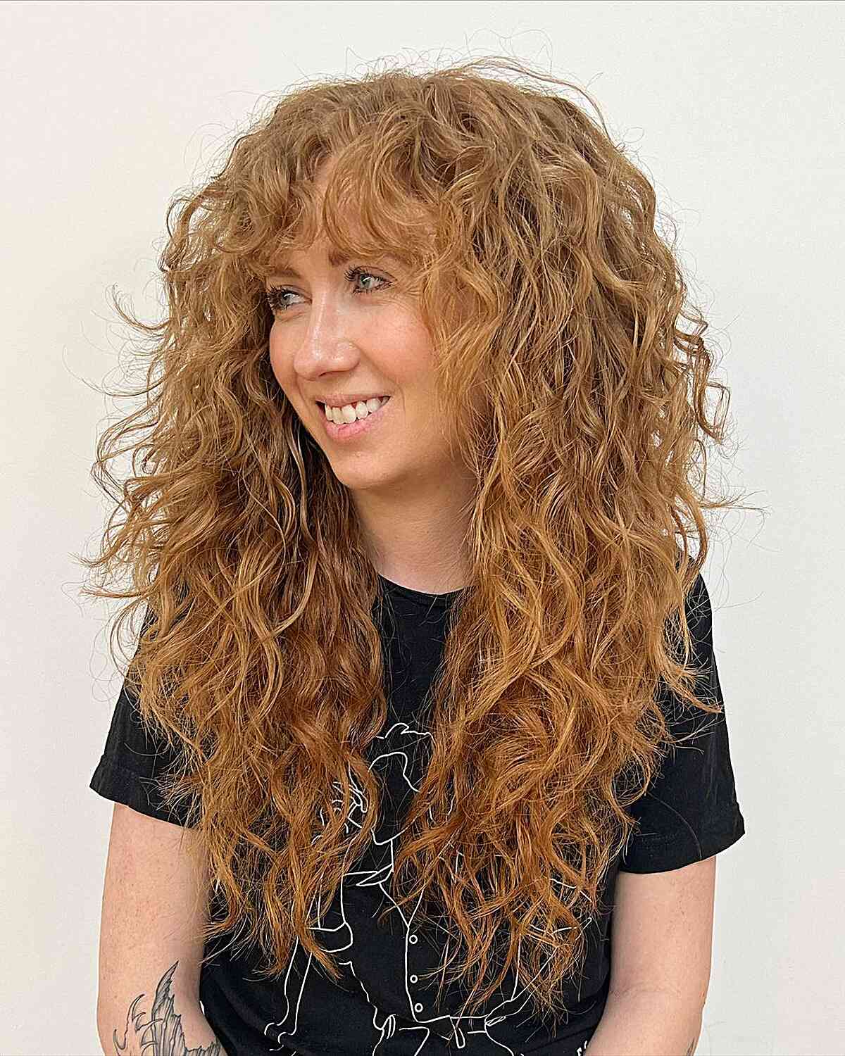 Coupe de cheveux longue et bouclée :24 conseils de style et inspiration