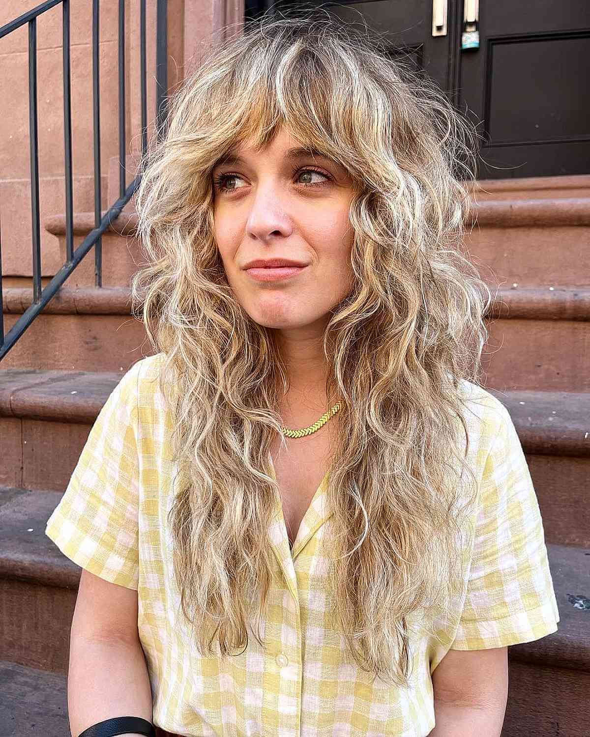 Coupe de cheveux longue et bouclée :24 conseils de style et inspiration