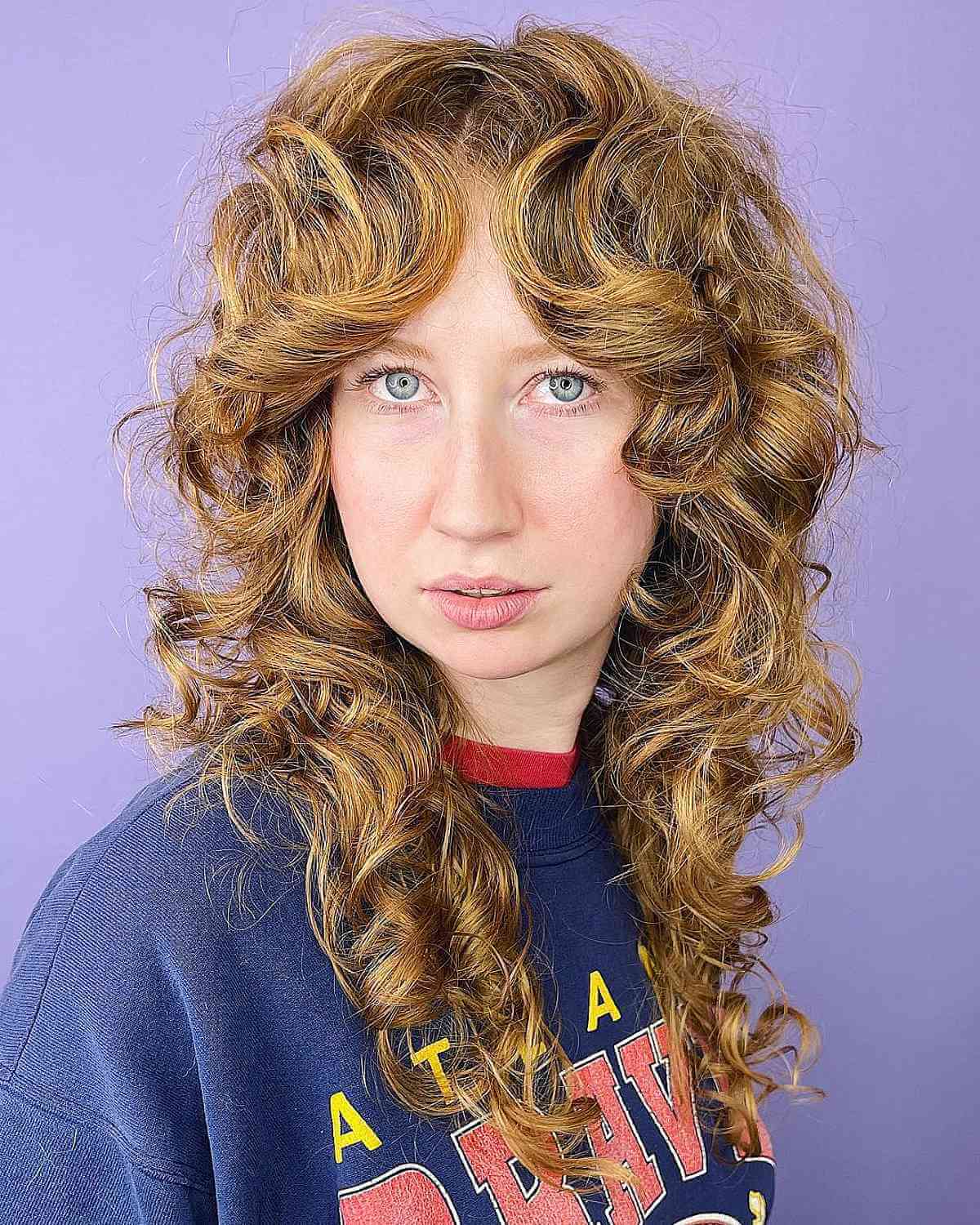 Coupe de cheveux longue et bouclée :24 conseils de style et inspiration