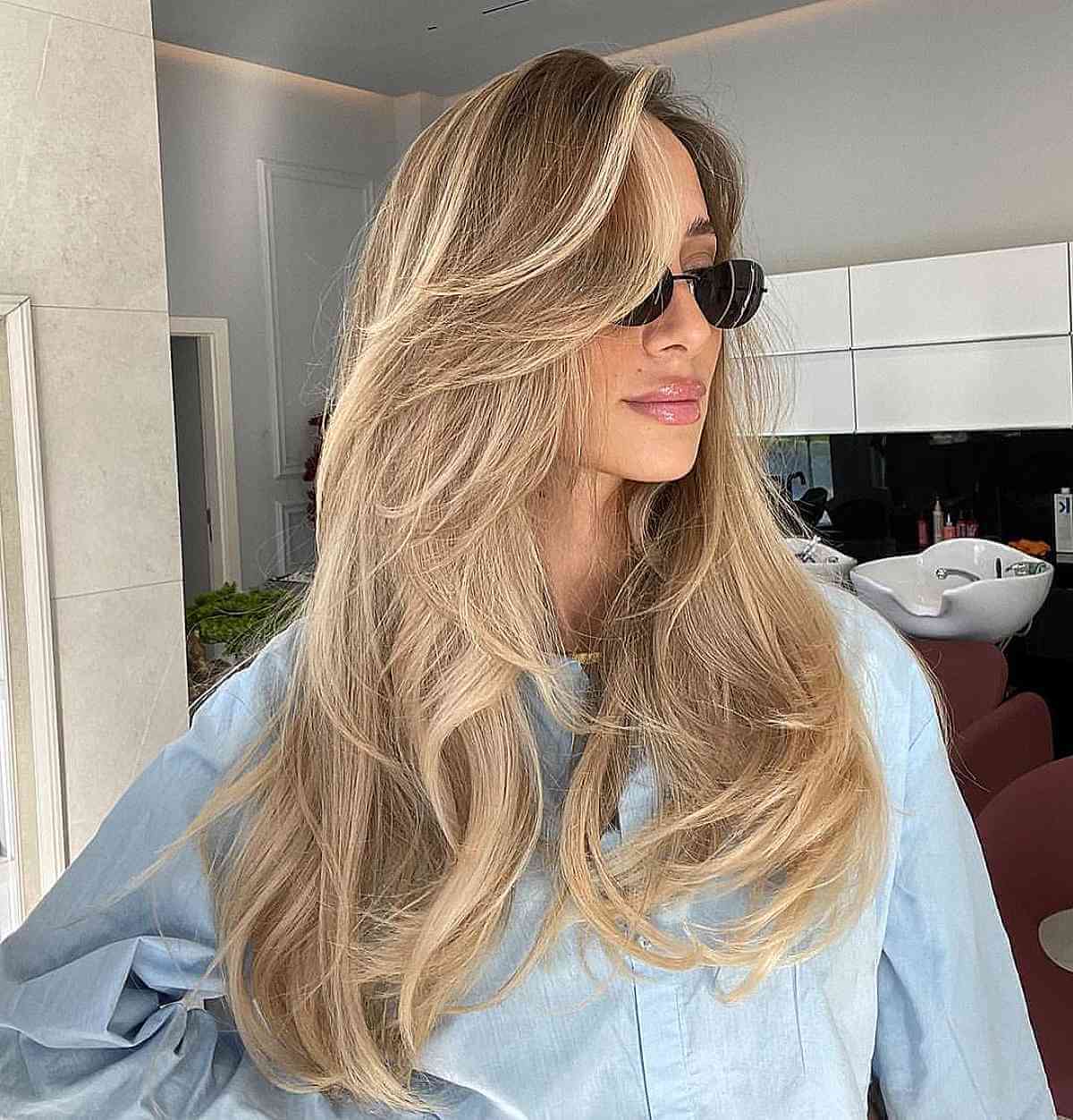 Cortes de cabelo em camadas longas para cabelos lisos:estilos e benefícios 