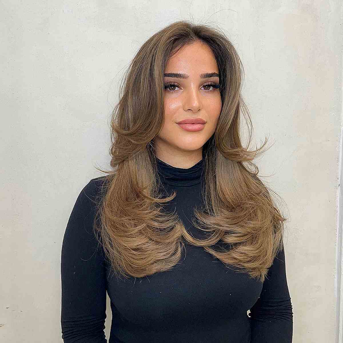 Cortes de cabelo em camadas longas para cabelos lisos:estilos e benefícios 