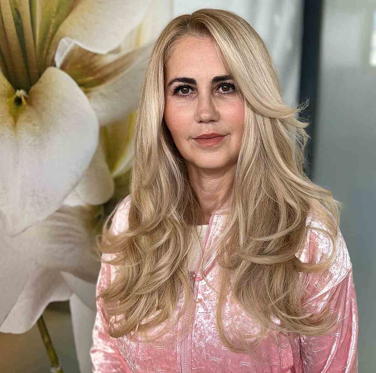 Cortes de cabelo em camadas longas para cabelos lisos:estilos e benefícios 