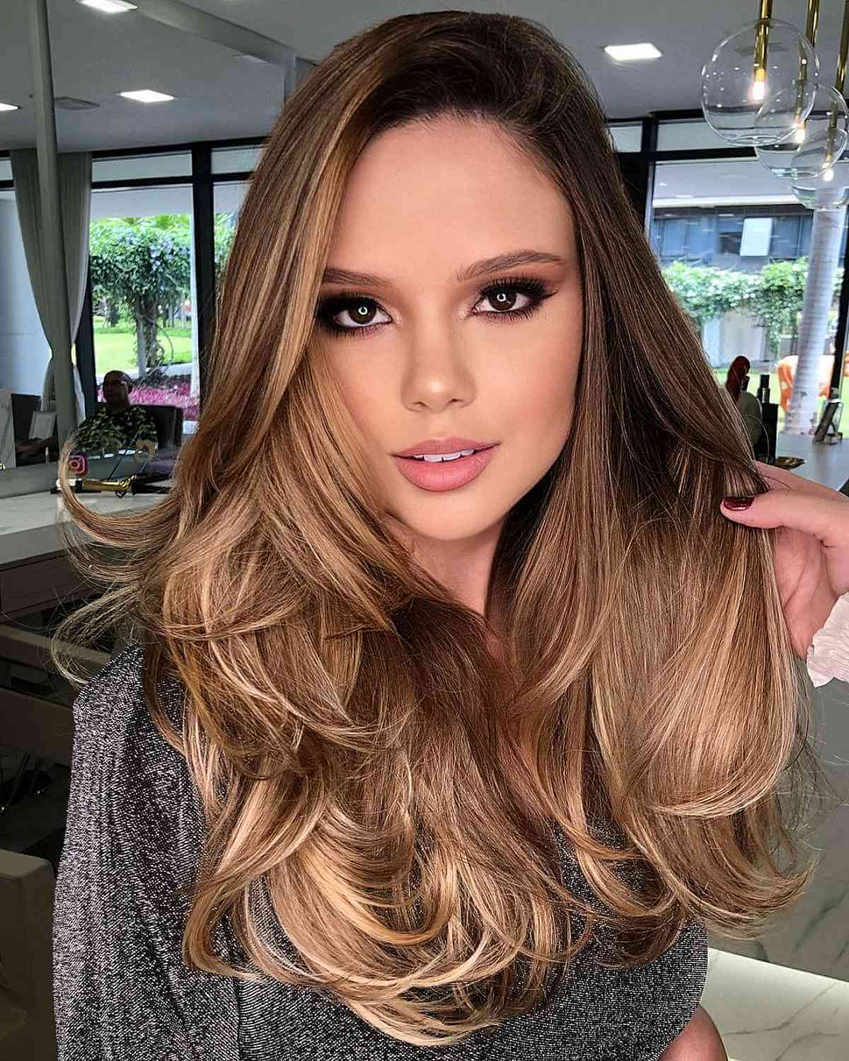 Cortes de cabelo em camadas longas para cabelos lisos:estilos e benefícios 