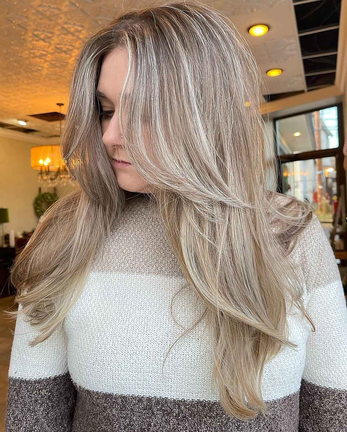 Cortes de cabelo em camadas longas para cabelos lisos:estilos e benefícios 