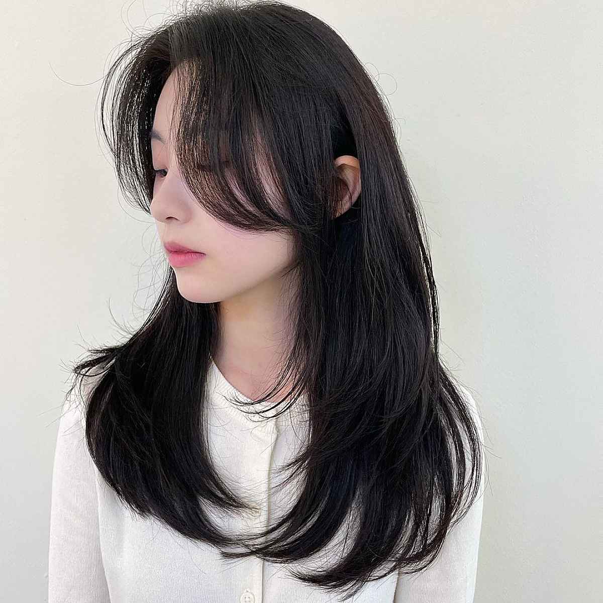 Cortes de cabelo em camadas longas para cabelos lisos:estilos e benefícios 