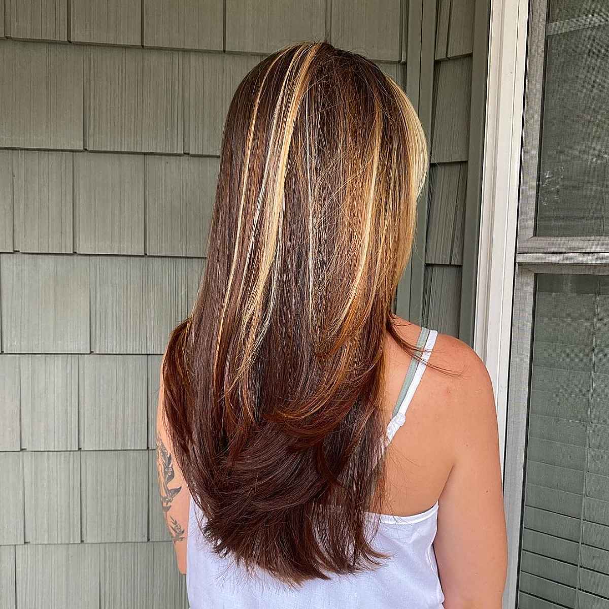 Cortes de cabelo em camadas longas para cabelos lisos:estilos e benefícios 