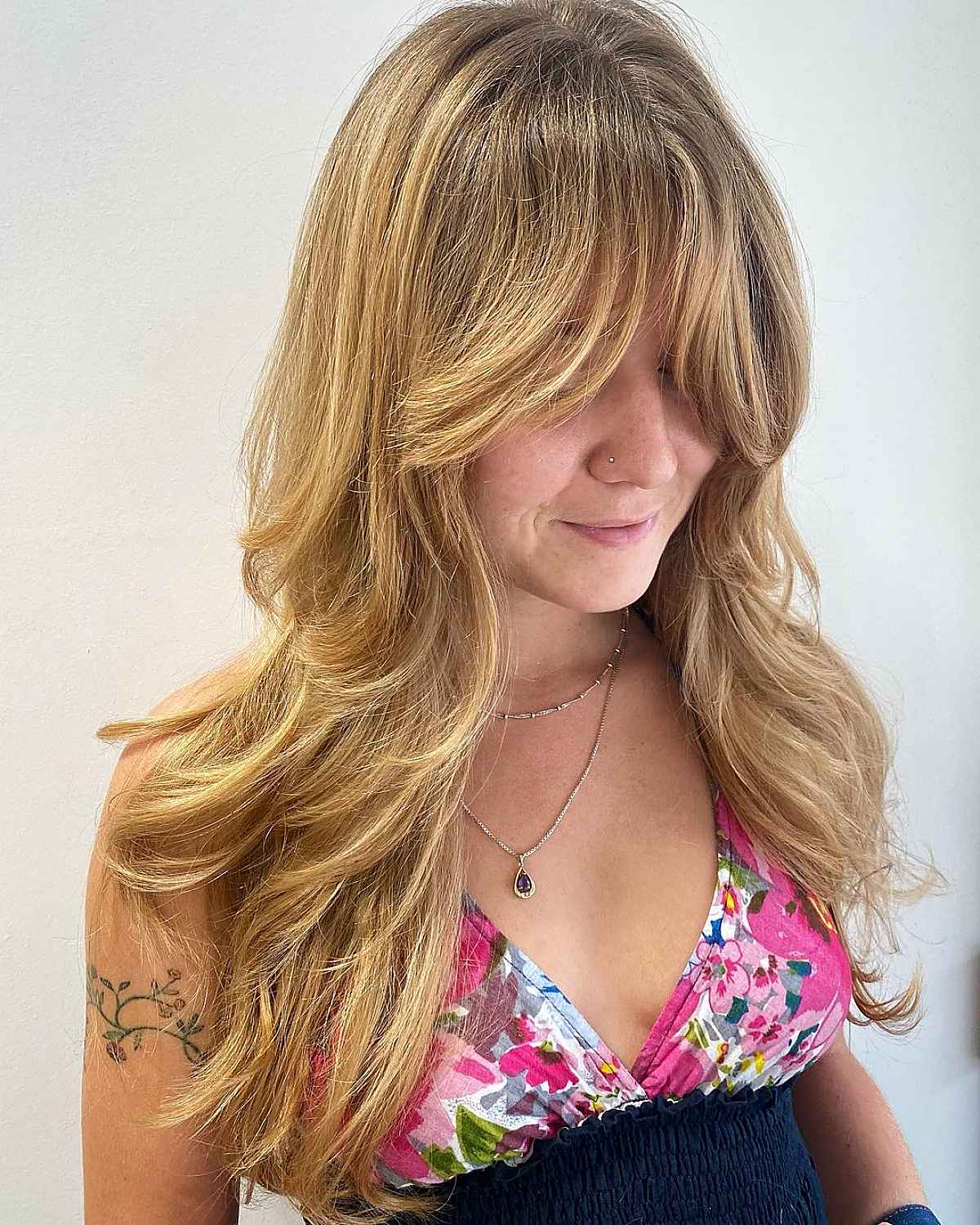 Cabelo comprido com franja de cortina:34 ideias elegantes e dicas de estilo 