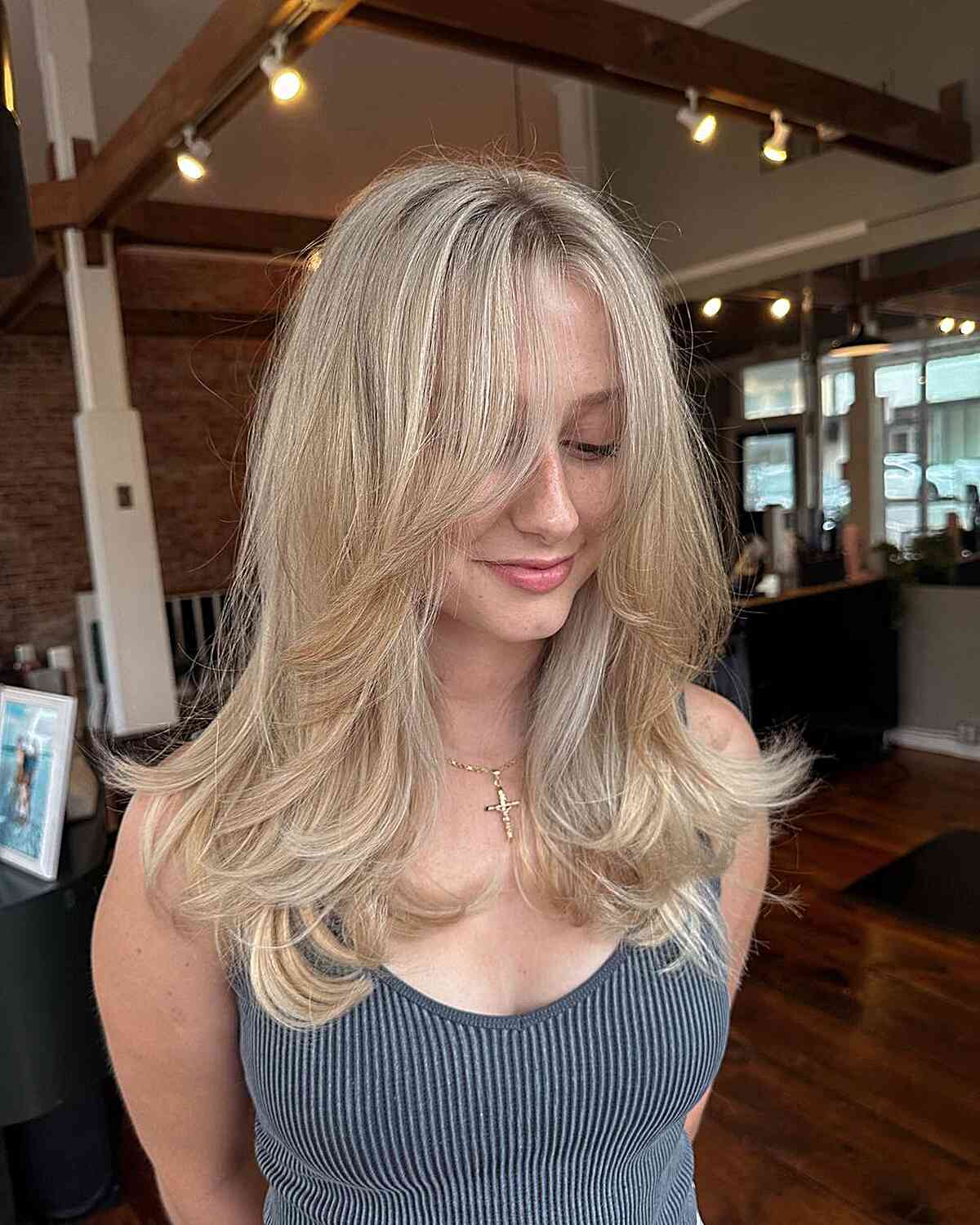 Coupes de cheveux à plumes pour longueur moyenne :styles et entretien | [Votre nom de marque] 