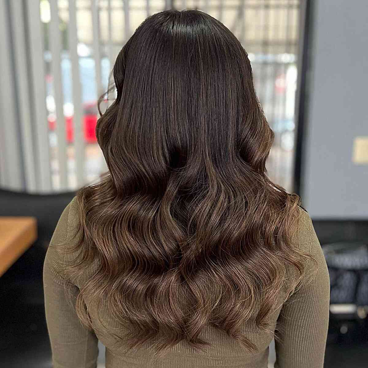 Idées de balayage marron chocolat :31 looks époustouflants et conseils de style