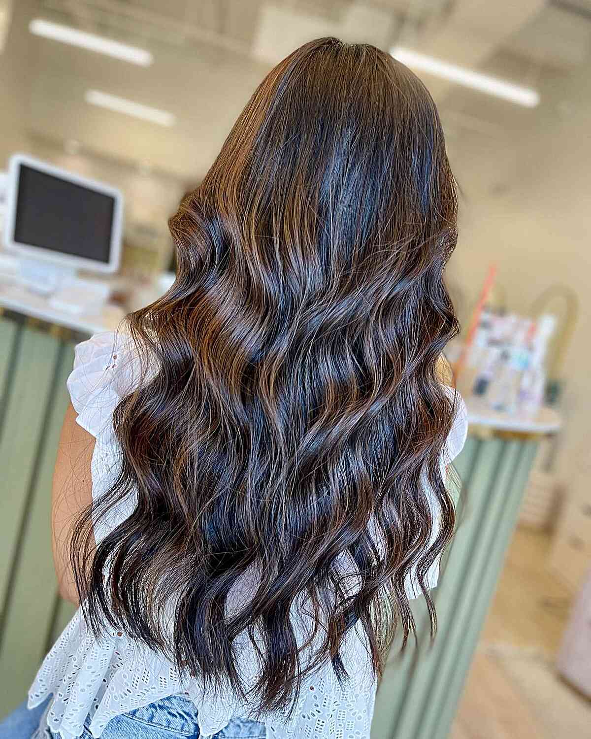Idées de balayage marron chocolat :31 looks époustouflants et conseils de style