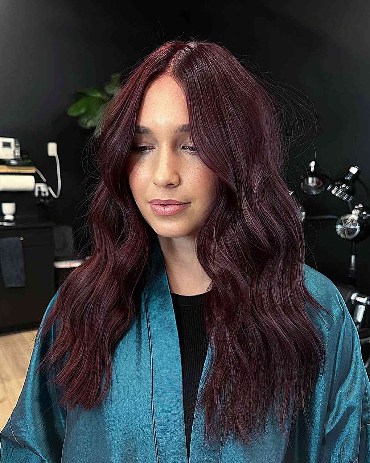 Couleur de cheveux Cherry Cola :29 exemples époustouflants et conseils de coiffure 