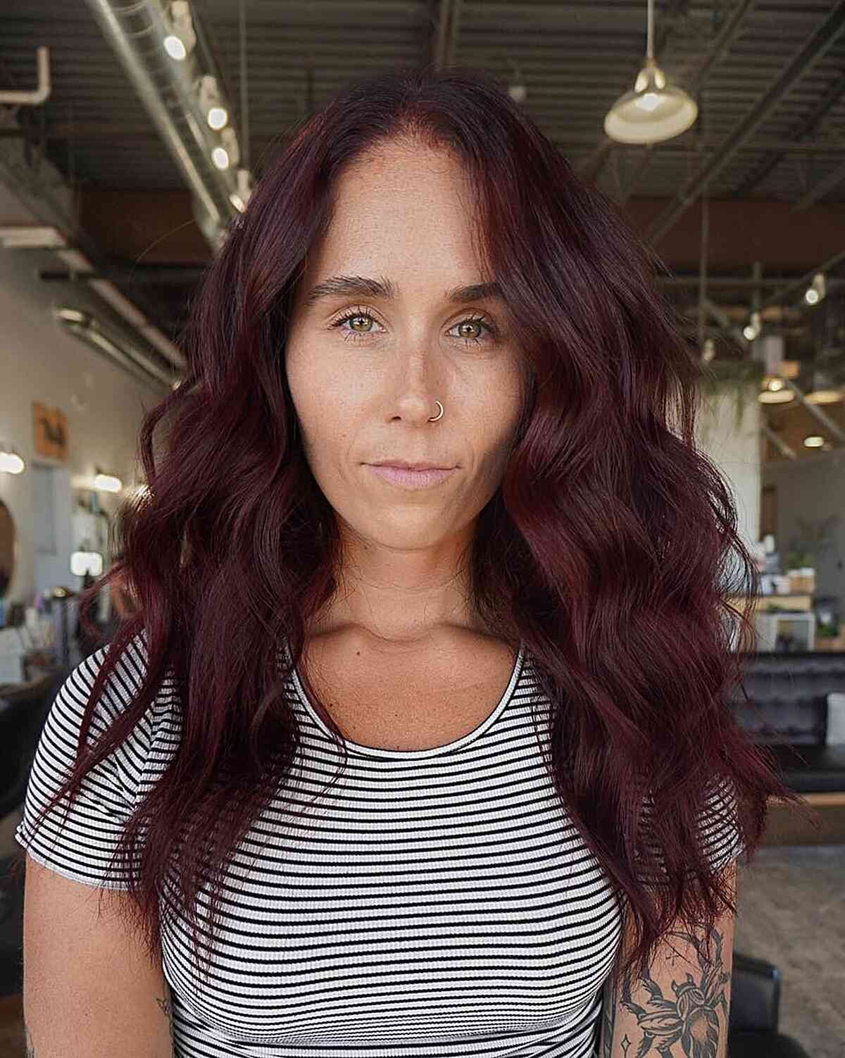 Couleur de cheveux Cherry Cola :29 exemples époustouflants et conseils de coiffure 