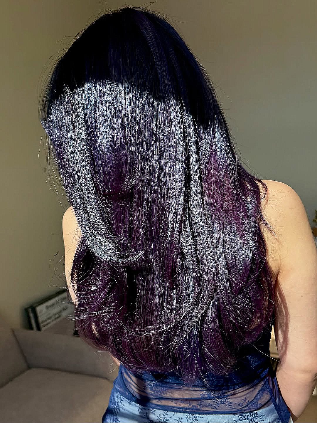 Couleur de cheveux violet minuit :tendances et styles pour 2026