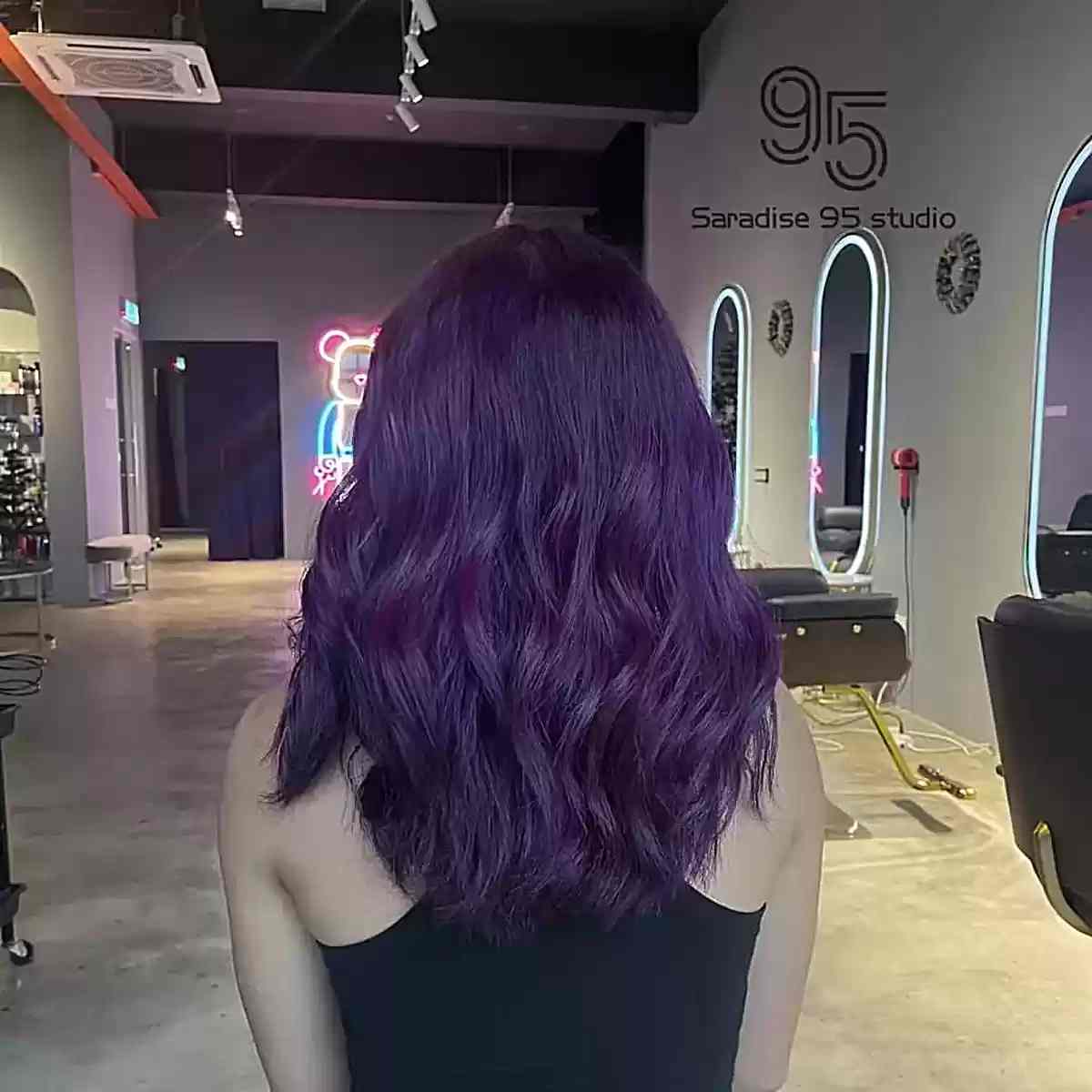 Couleur de cheveux violet minuit :tendances et styles pour 2026