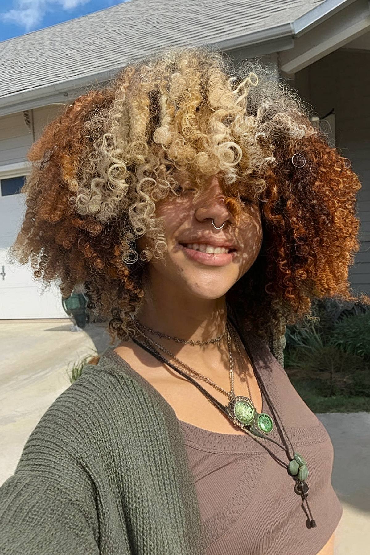 Coloration cheveux Calico :tendances, techniques et idées pour 2026