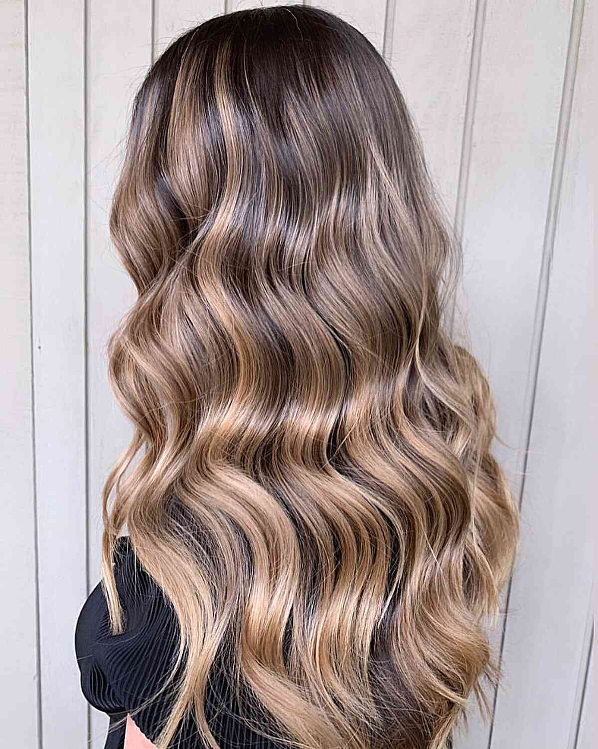 Couleur de cheveux en balayage brun champignon :idées et inspiration époustouflantes 