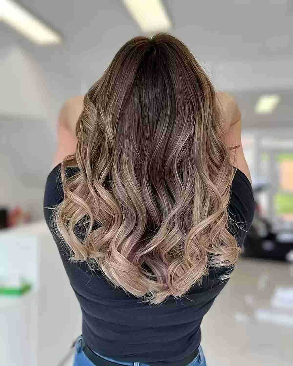 Couleur de cheveux en balayage brun champignon :idées et inspiration époustouflantes 