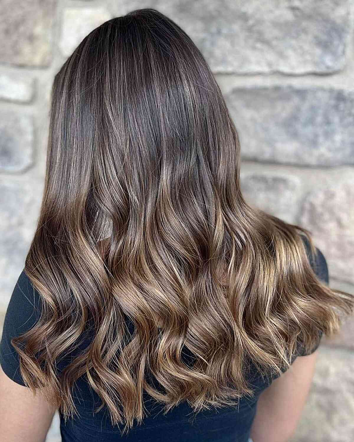 Couleur de cheveux en balayage brun champignon :idées et inspiration époustouflantes 
