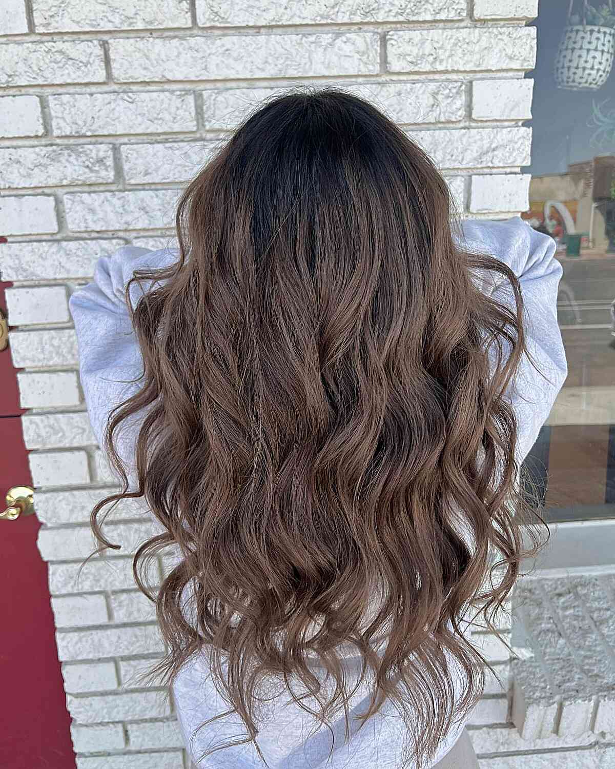 Couleur de cheveux en balayage brun champignon :idées et inspiration époustouflantes 