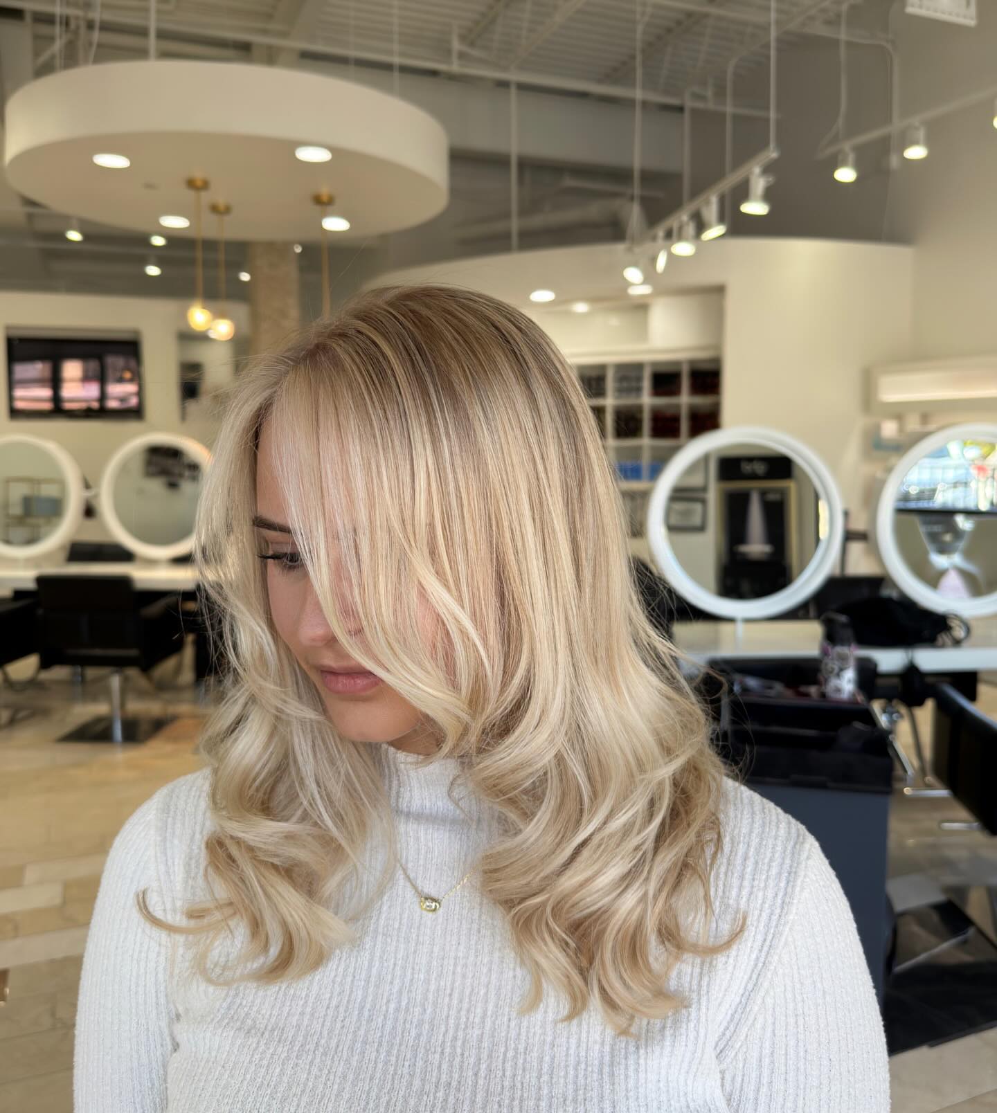 バニラブロンドのヘアアイデア:2026 年にソフトでクリーミーなトーンを実現 