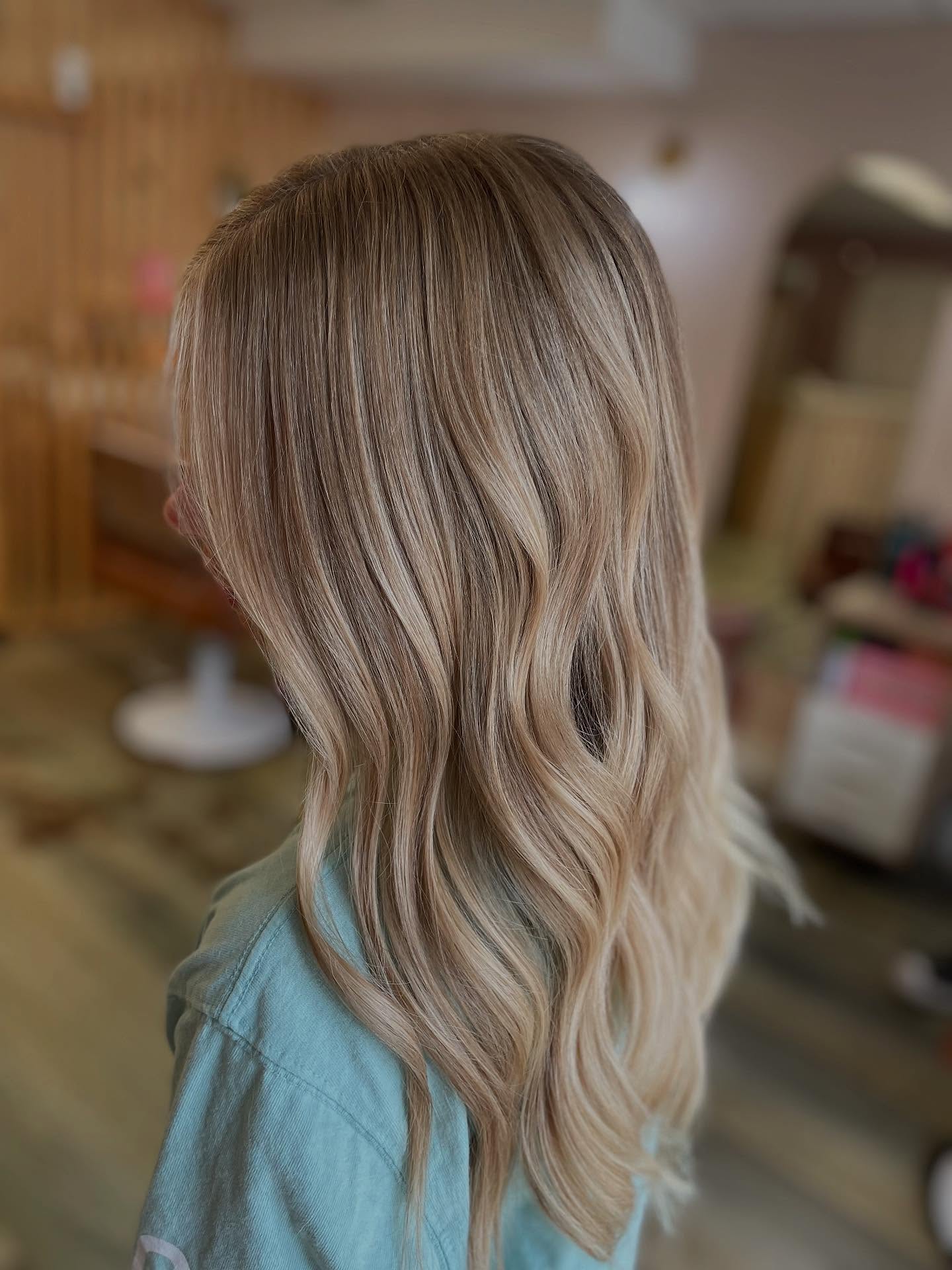 Balayage blond chaud :idées époustouflantes et conseils d experts pour 2024
