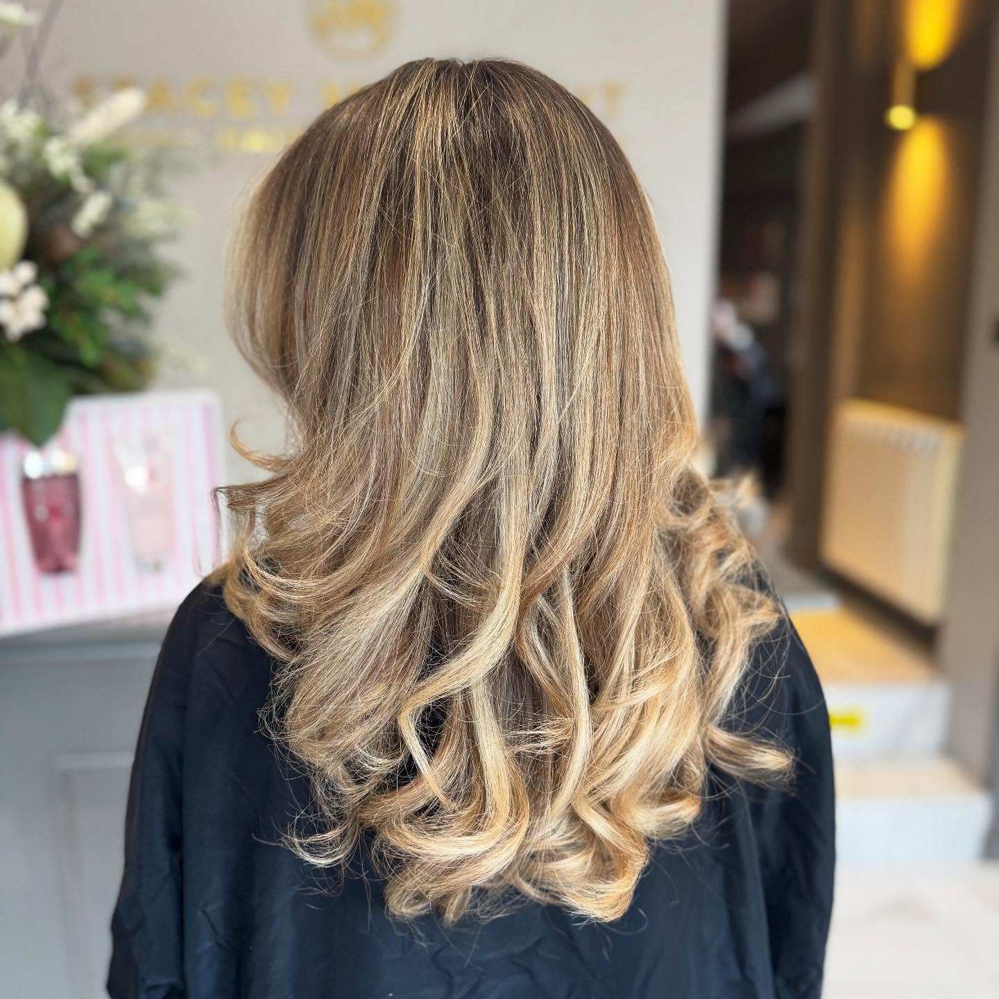Balayage blond chaud :idées époustouflantes et conseils d experts pour 2024