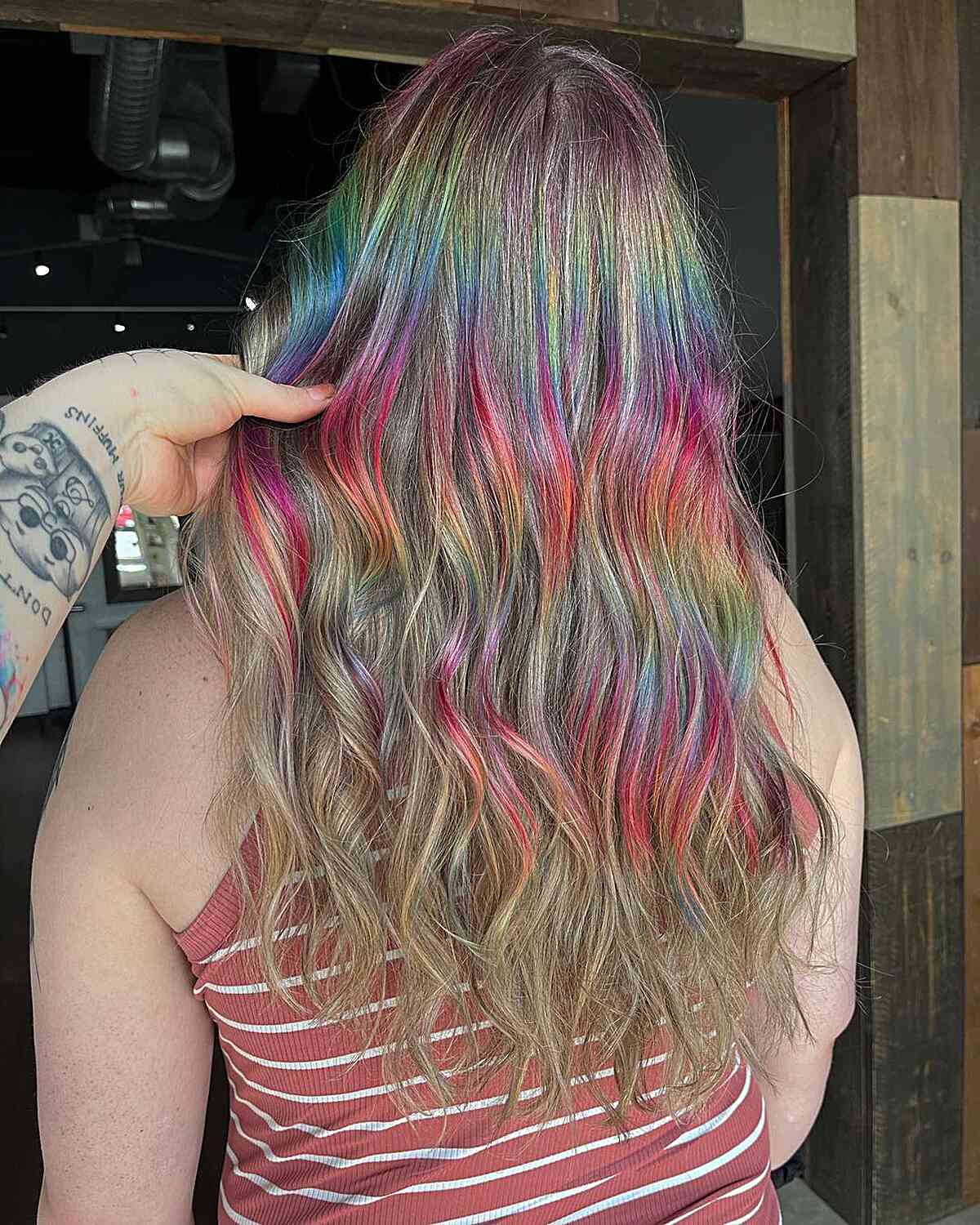 Ideen für holografische Haarfarben:Atemberaubende Stile und Techniken