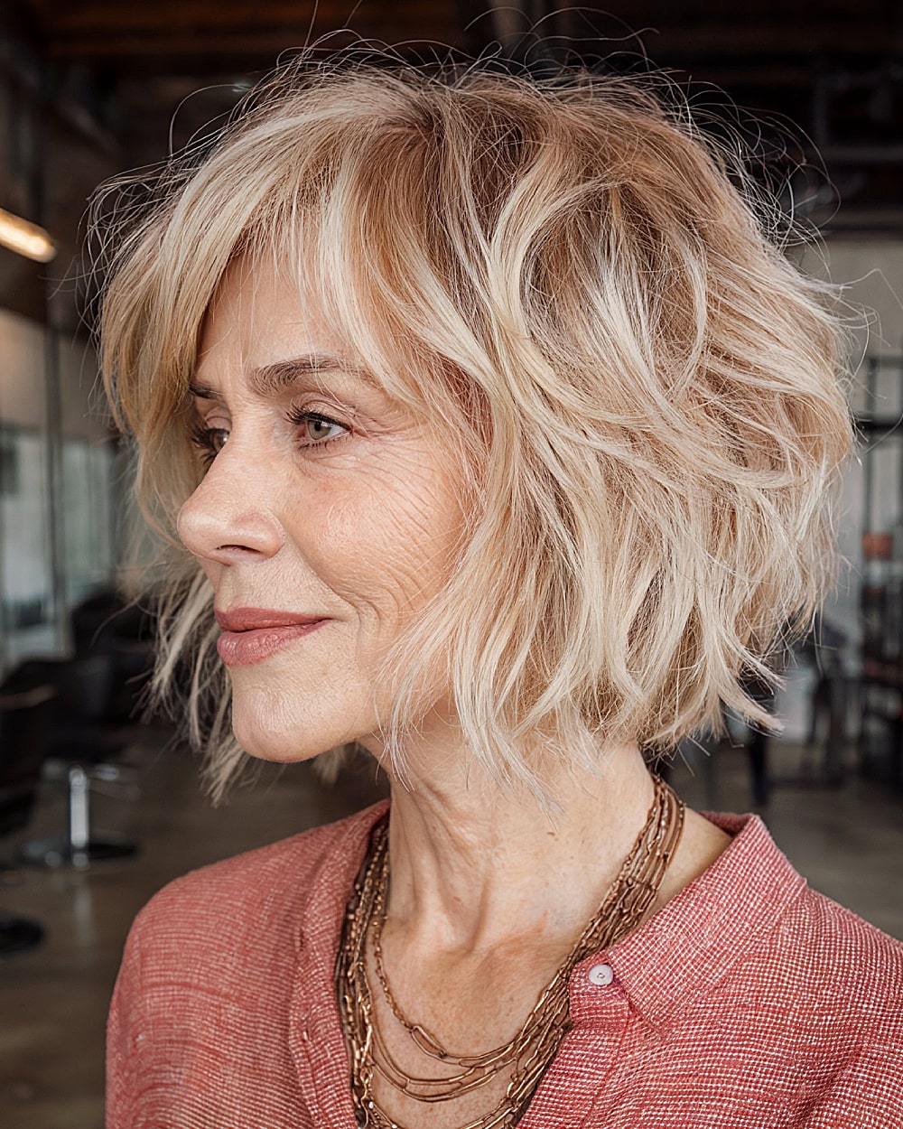 Meilleures couleurs de cheveux blonds pour les femmes de plus de 70 ans :améliorez votre éclat naturel