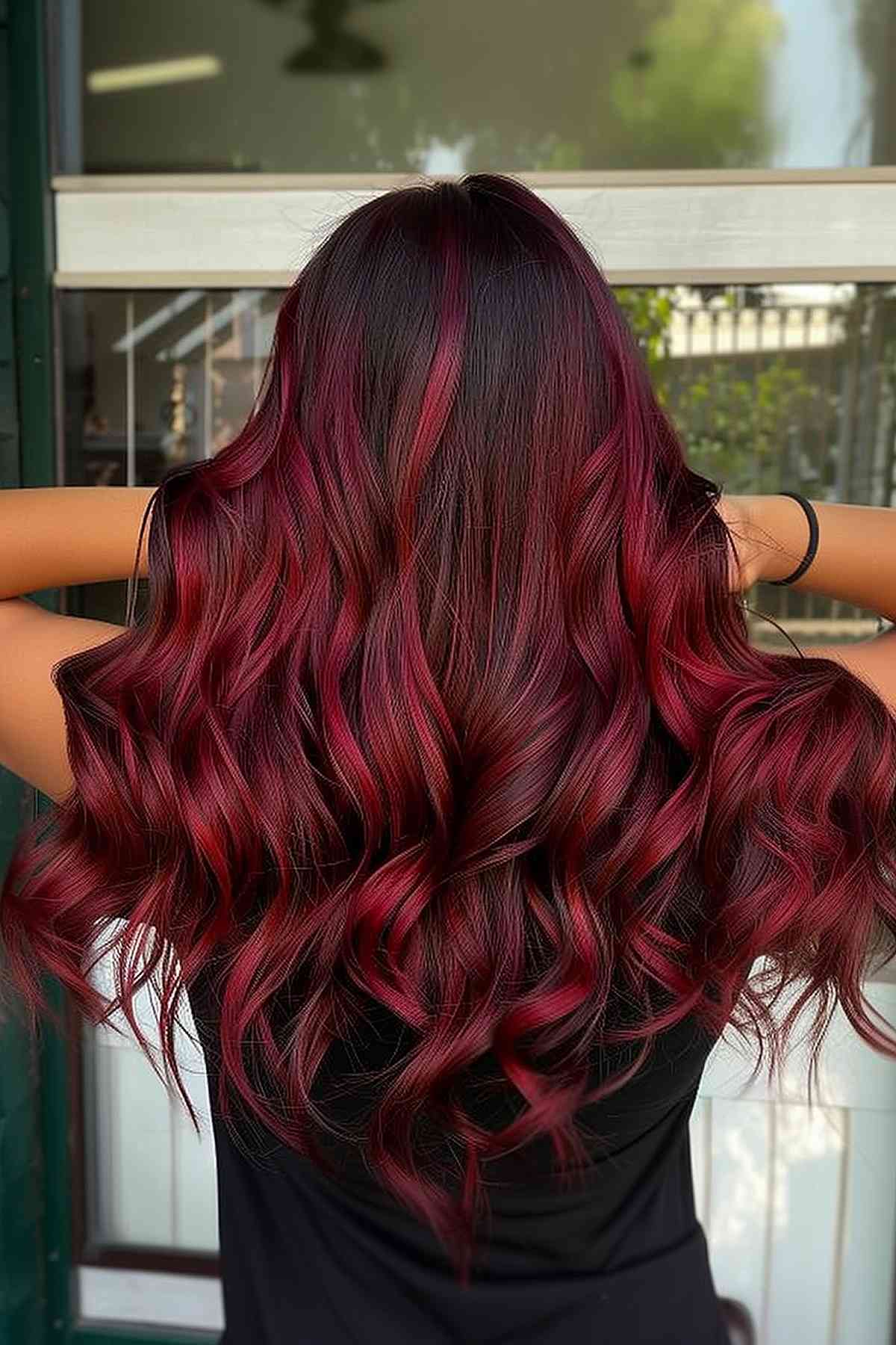 Cheveux rouge cerise 2026 :styles, nuances et guide d entretien 