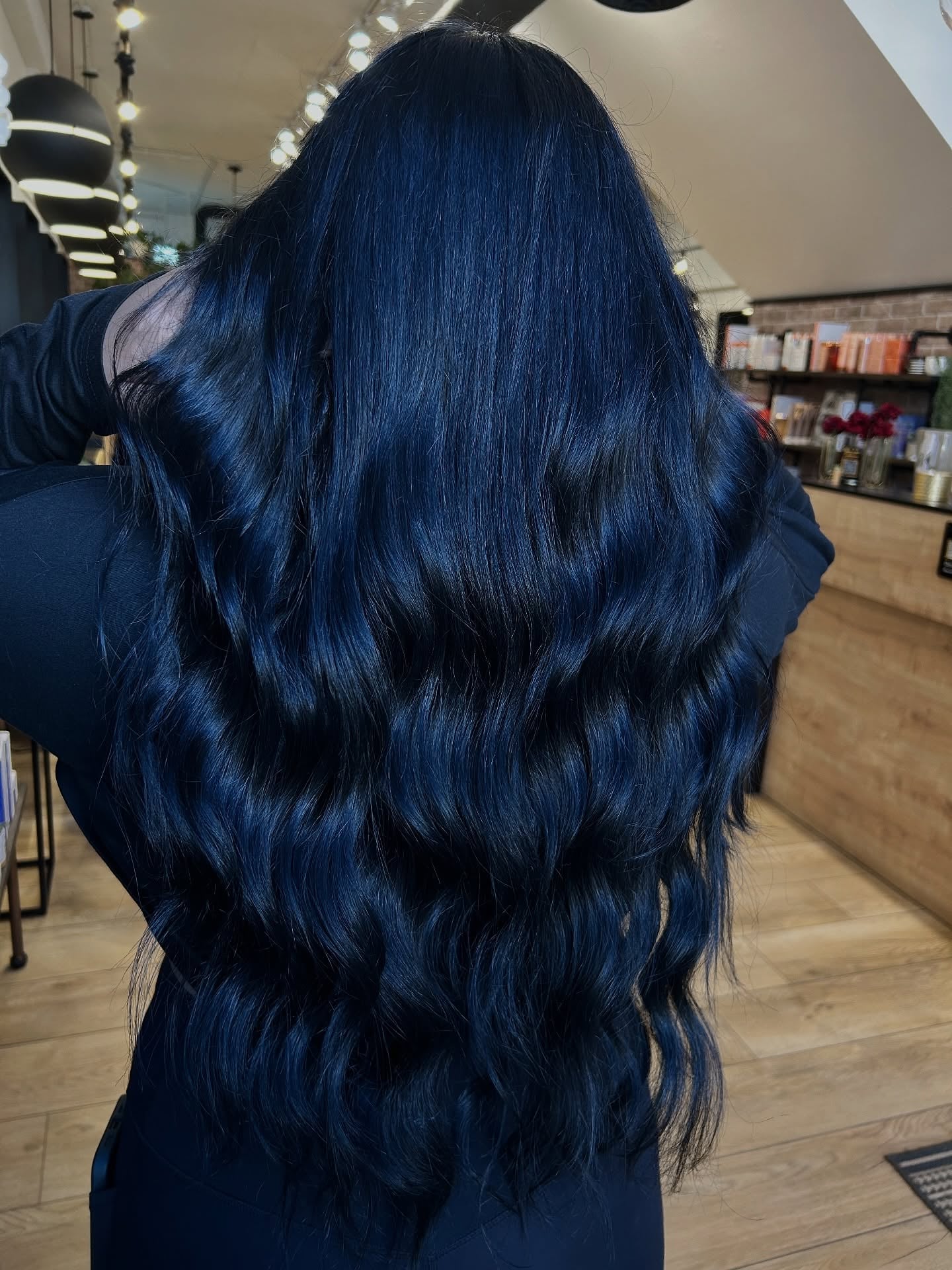 Idées de couleur de cheveux bleu marine :nuances, teint et conseils de pré-éclaircissement
