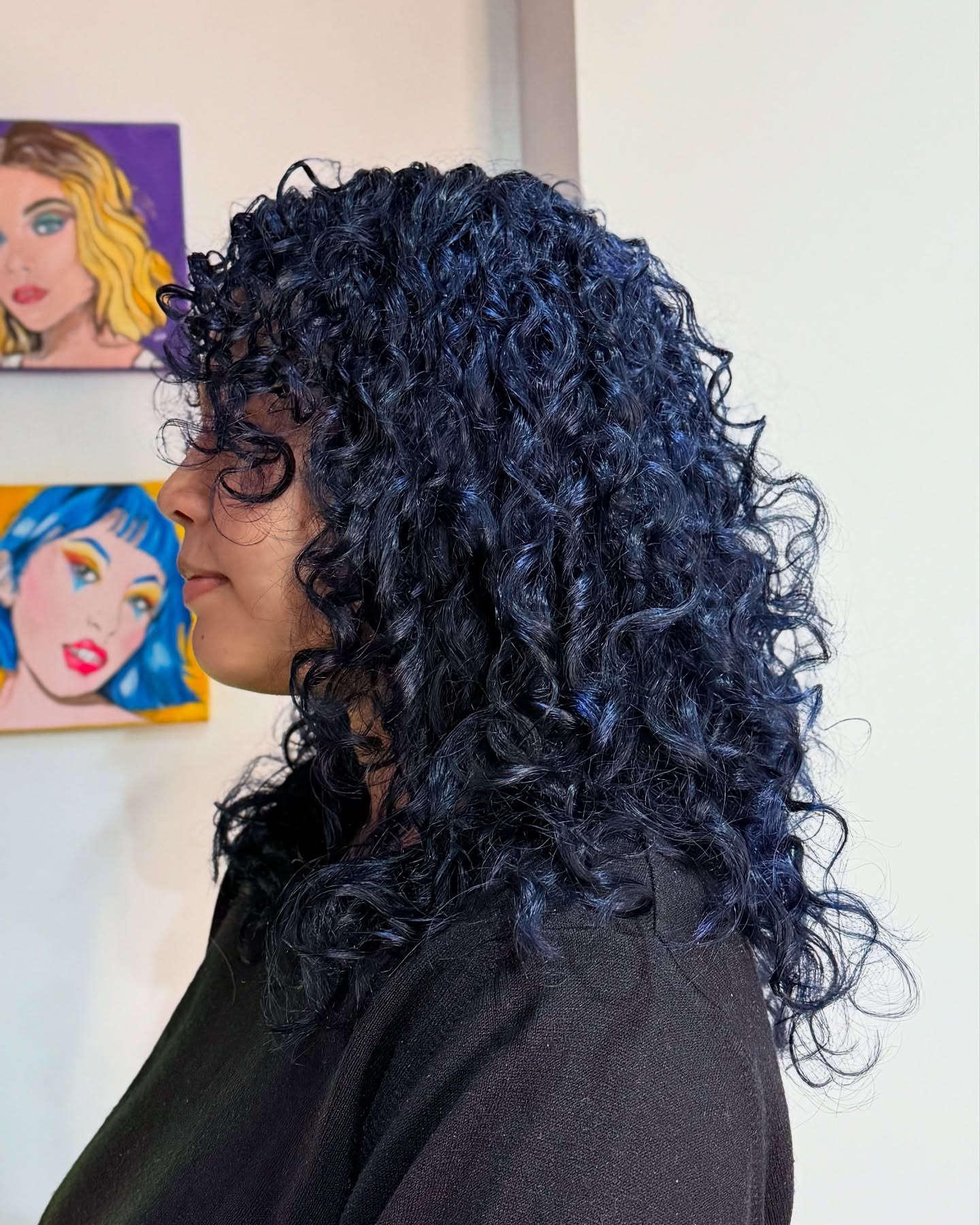 Idées de couleur de cheveux bleu marine :nuances, teint et conseils de pré-éclaircissement