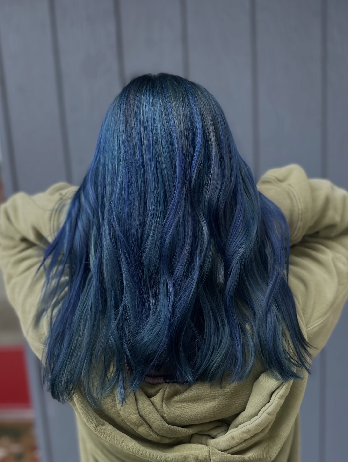 Idées de couleur de cheveux bleu marine :nuances, teint et conseils de pré-éclaircissement