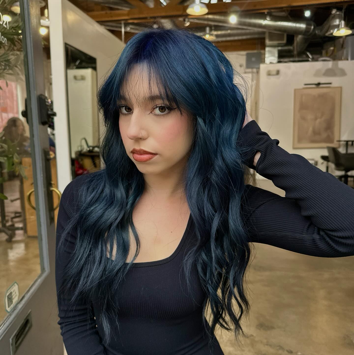 Idées de couleur de cheveux bleu marine :nuances, teint et conseils de pré-éclaircissement