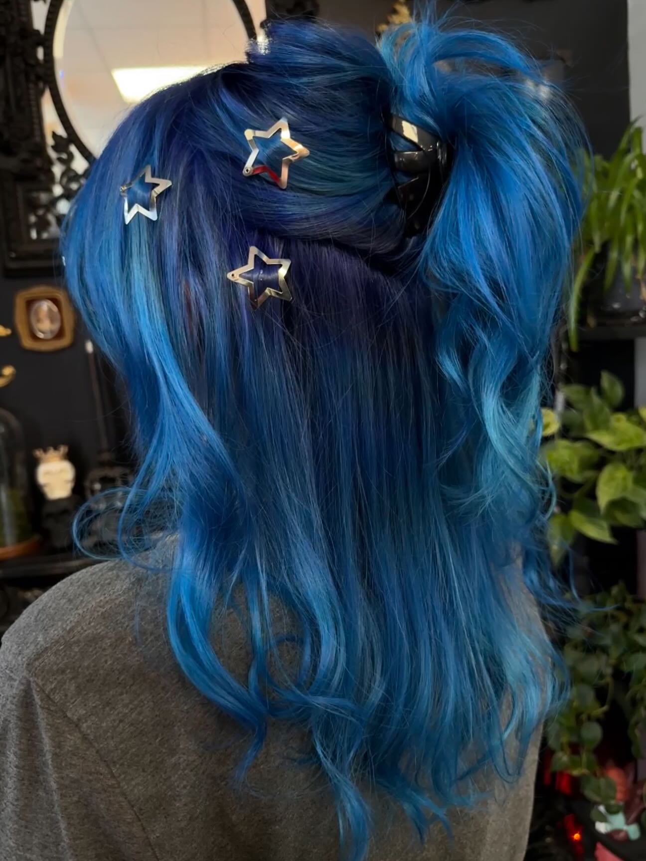 Idées de couleur de cheveux bleu marine :nuances, teint et conseils de pré-éclaircissement