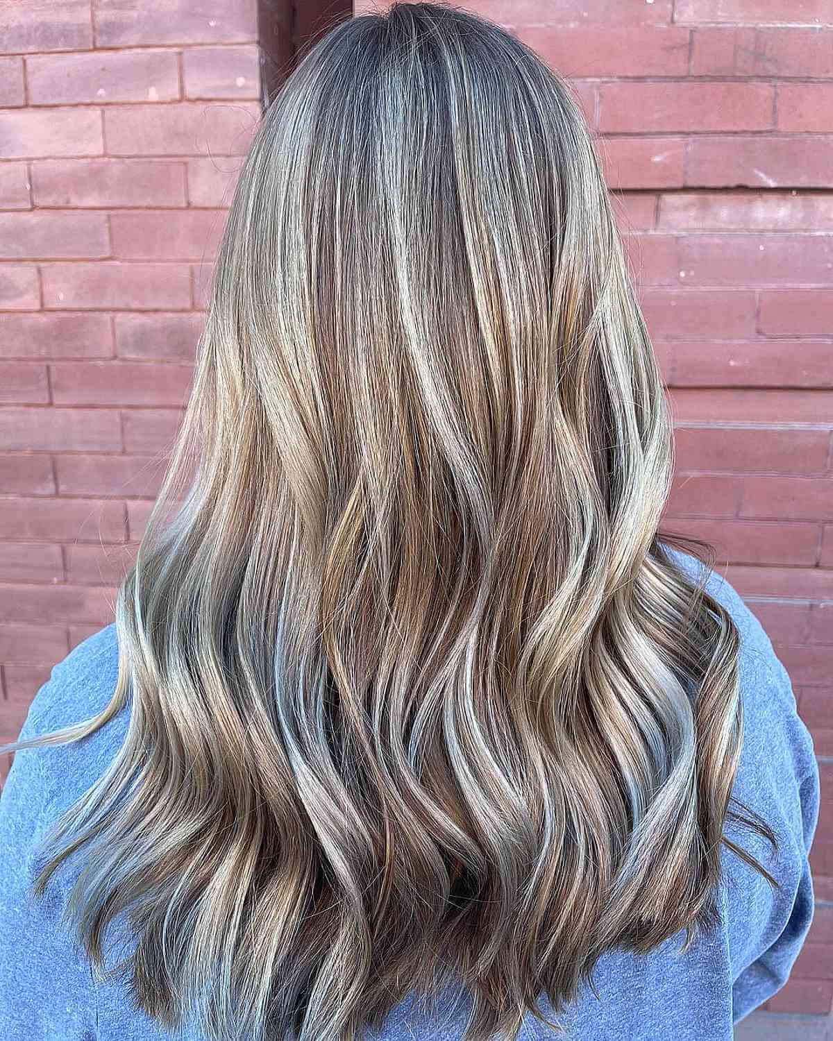 Mèches blondes platine :tendances, techniques et conseils d experts